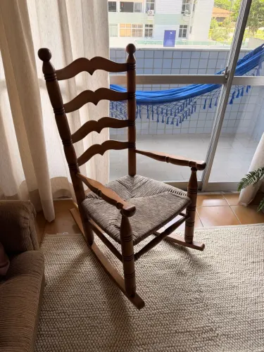 Cadeira de balanço vintage - Madeira maciça