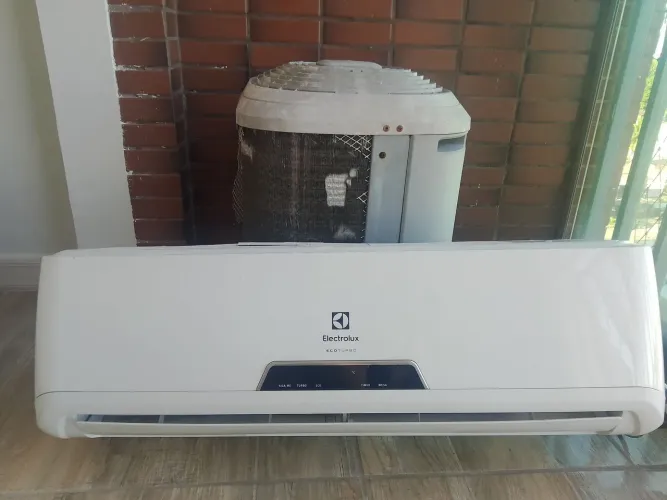 Ar condicionado Electrolux 9.000 BTUs-220 V | Funcionando