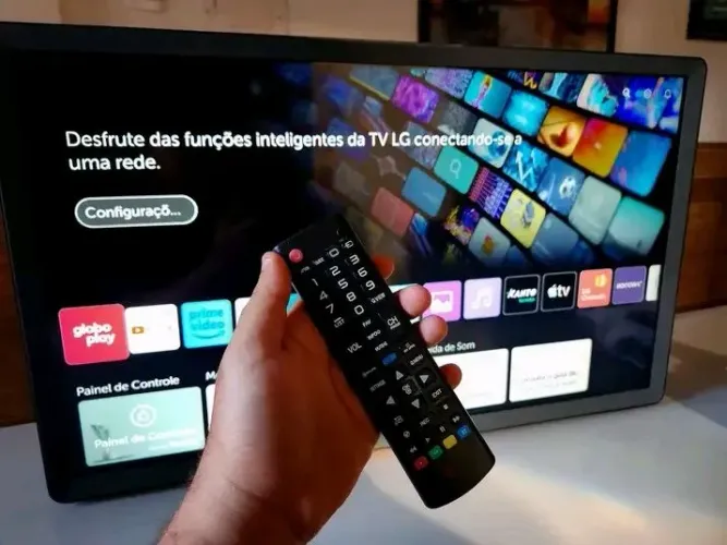 TV LG SMART 32 POLEGADAS FUNCIONANDO TUDO CONSERVADA OBS NAO TEM OS PÉS