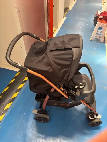 Carrinho de bebê Burigotto Rio K ? Pouquíssimo usado!