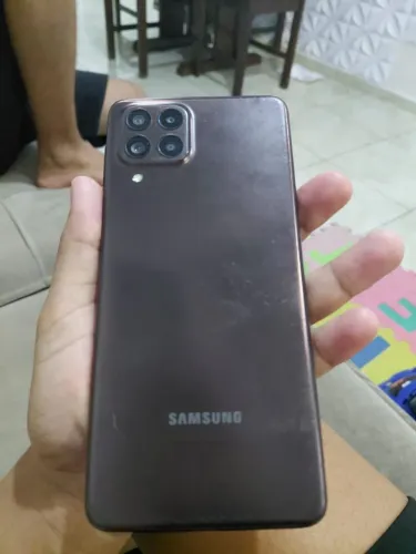 Celular Samsung M53 com a tela trincada e botão power sem funcionar