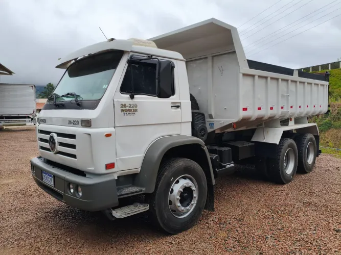 VW 26-220 6X4 Caçamba ano 2008