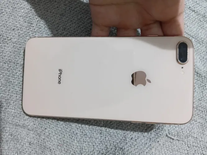 Celular iPhone 8 Plus com tela trincada (pra vender hoje)