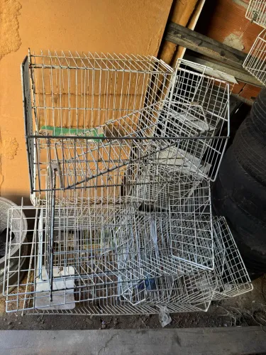 Vende-se cesta de ferro