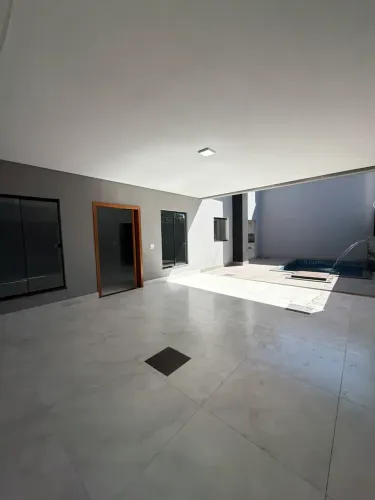 Casa 3/4 com suite - Piscina - Região Central