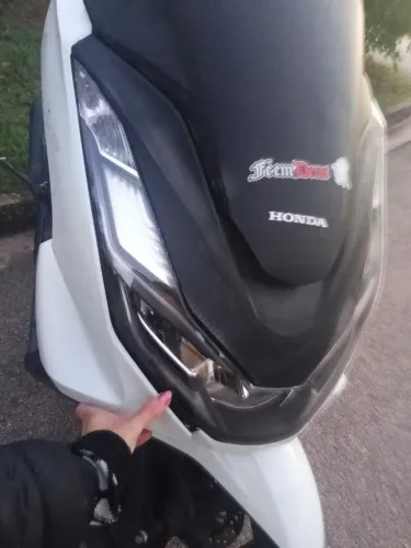 Vendo Honda PCX 160 DLX 2023 com abs e chave reserva!!!