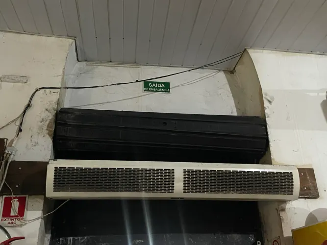 Vendo 2 cortina de ar cada uma 600 2 por 1 mil reais 