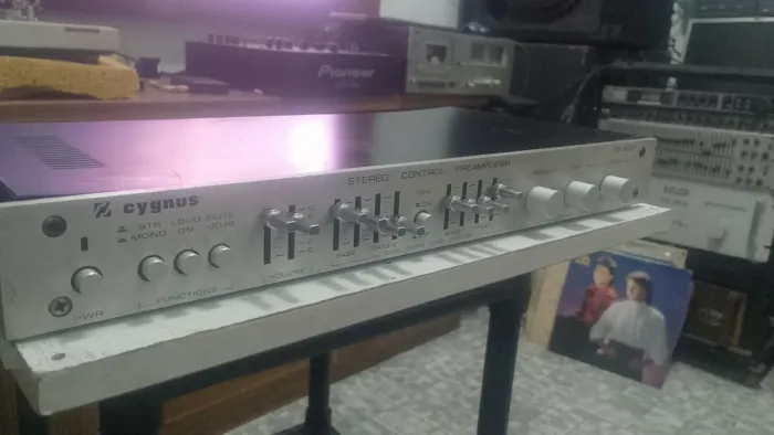 Pre amplificador cygnus cp400 escovado