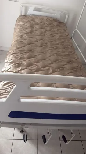 Cama hospitalar com colchão
