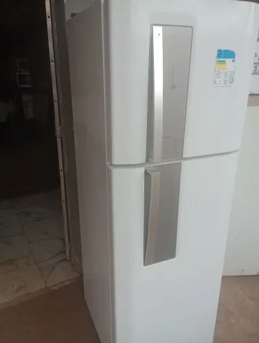 Geladeira muito boa funcionando perfeitamente entrego 1500