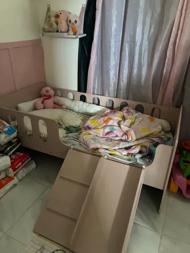 Cama com escorregador 