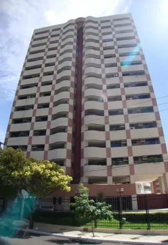 Ed Parramalla - 140 metros - 3 suítes + Gabinete + Dependência Completa - Cocó