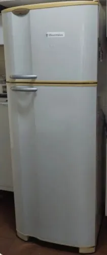 Doando geladeira Eletrolux usada 19- *