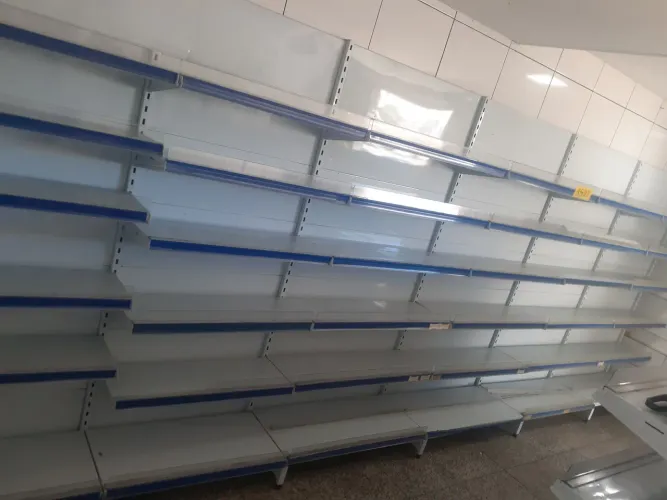 Parcelo no cartão Gôndolas de mercado 6 metros