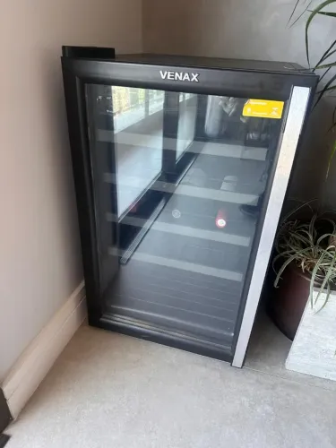 Adega Venax 100l Porta Invertida 110v