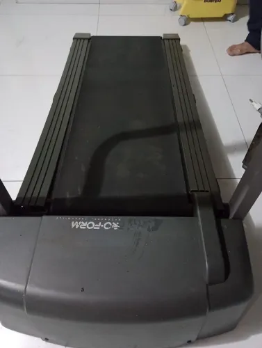 Esteira parou de funcionar e precisa de manutenção acompanha fonte que transforma em 220w