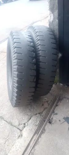 Pneus de caminhão