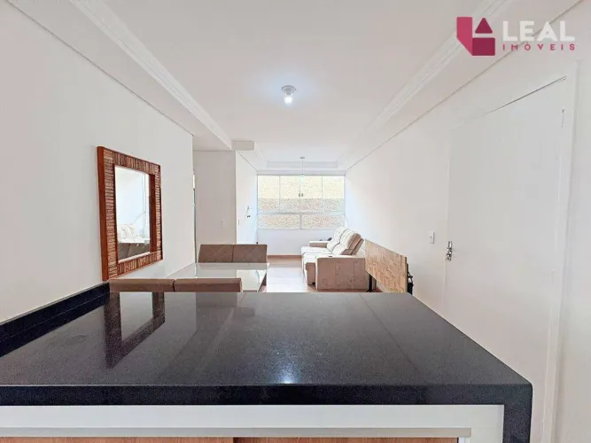 Apartamento com 2 dormitórios para alugar, 50 m² por R$ 2.500,00/mês - Inconfidentes - Pou
