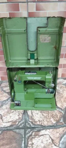 Maquina de costura antiga