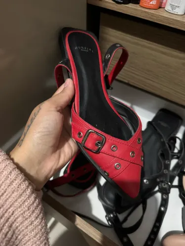 Sapatilhas slingback número 36/37 usada uma vez cada uma.