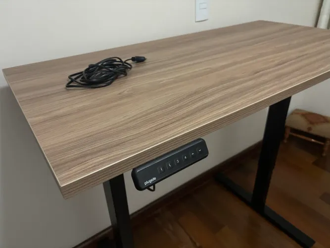 Mesa elétrica de altura ajustável