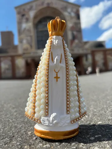 Nossa Senhora Aparecida artesanal e feita com pérolas