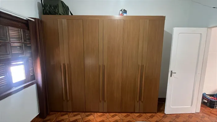 Guarda roupas grande 6 portas e seis gavetas em perfeito estado