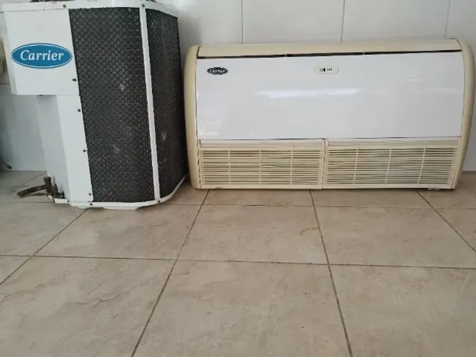 Ar-condicionado piso teto Carrie 36000 BTUs