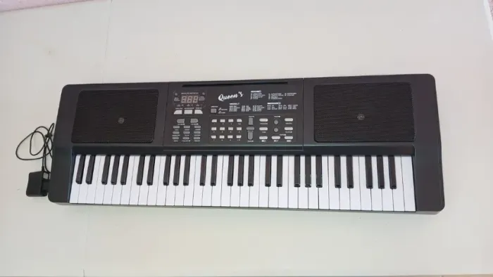 Teclado Musical com 61 Teclas D184557 (Queens)