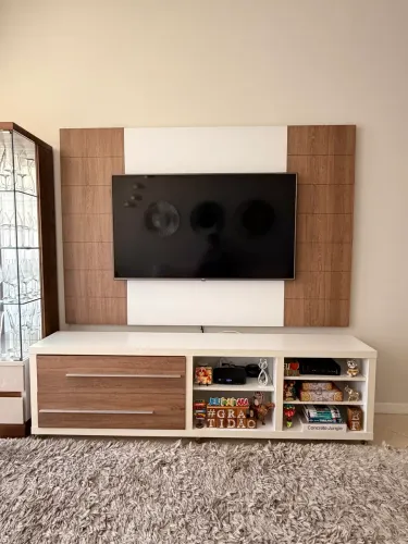 Painel de tv com rack milão 