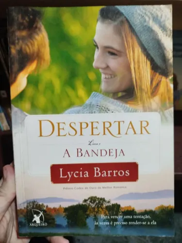 Livro Despertar A Bandeja - Lycia Barros