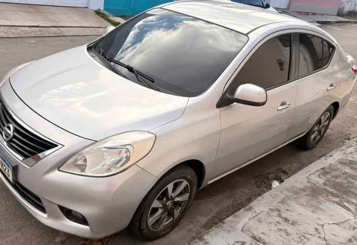 Nissan Versa SL 1.6 16V Flex Fuel 4P Mec. 2013