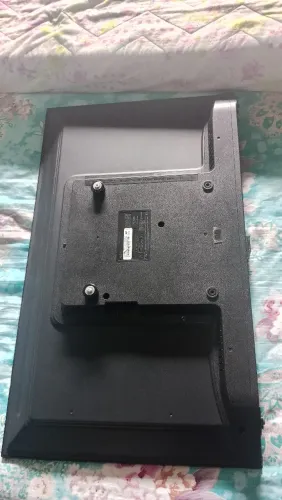 Vende-se uma tv smartv de 32 polegadas troco uma baike de aro 29 a depender do estado.