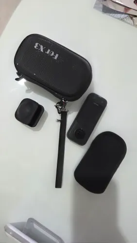 Câmera 360° Insta360 X3 5.7K + Estojo + Capa de Silicone
