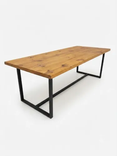 Mesa industrial Tampo maciço de 5cm de espessura com 2,50m x 1,00m.
