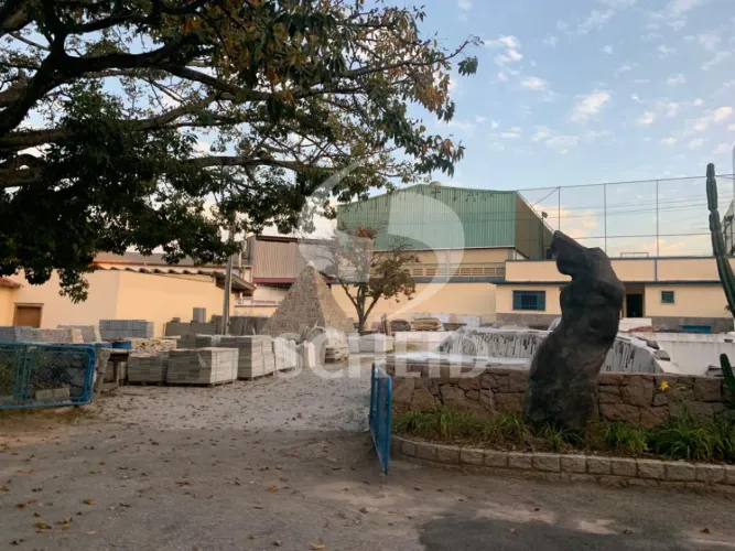 Terreno Comercial á Venda em Interlagos com 3.523m².
