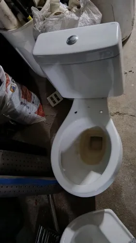 Vasso sanitário com caixa coplada e pia com torneira