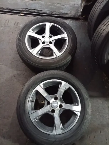 Jogo de rodas com pneus bons serve Onix Corsa Chevette Corsa celta 