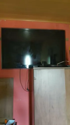 TV Samsung ótimo estado pra sair rápido 500 reias ou aceito celular de troca