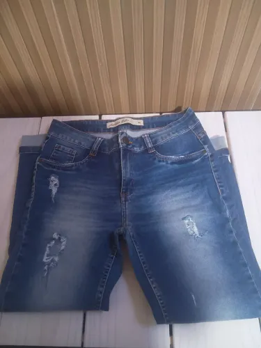 Calça jeans Tam.40, com Lycra.
