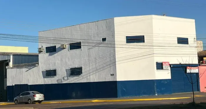 ALUGO Galpão de Esquina 370m2, 03wc, Mezanino, Excepcional Visibilidade da Av. Costa e Sil