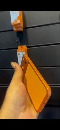 iPhone XR na carcaça do 17 Pro