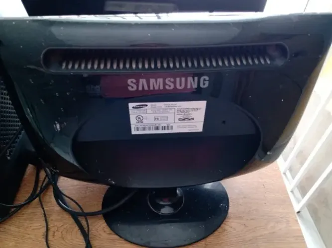 Monitor Samsung 16 Para PC. Leia a descrição do Anuncio!