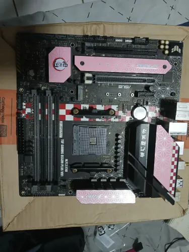 Placa mãe B550M Plus Wi-Fi Nezuko Edition Demon Slayer ( COM DEFEITO )