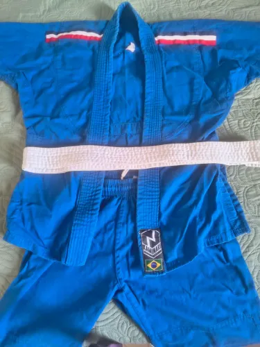 Vendo Kimono 5 anos