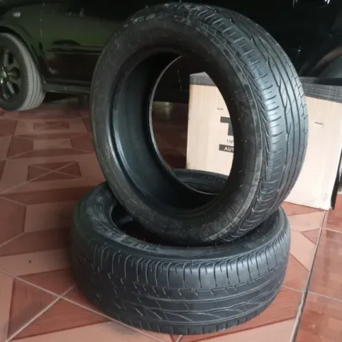 2 Pneus GM Astra 205,55,R16 Semi Novo Marca Bridgestone Hoje R$ 500,00 Ou 1 Por R$250,00