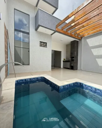 VENDE-SE CASA DE ALTO PADRÃO - BAIRRO PARAÍSO