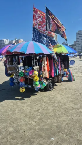Vendo carrinho de roupas com a licença da prefeitura