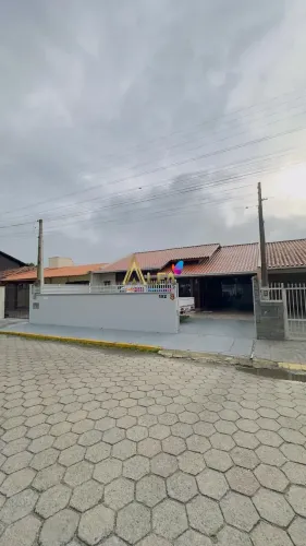 CASA A 350m DO MAR EM PENHA/SC COM EDÍCULA  IDEAL PARA MORAR OU LUCRAR!