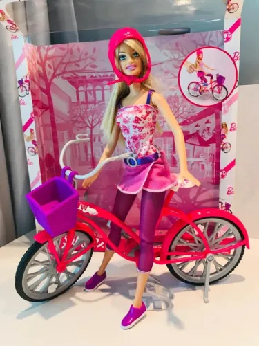Boneca Barbie Ciclista Glam - marca Mattel